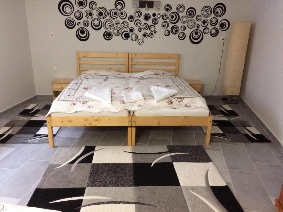Rigo Lak Apartment Мисколк Екстериор снимка